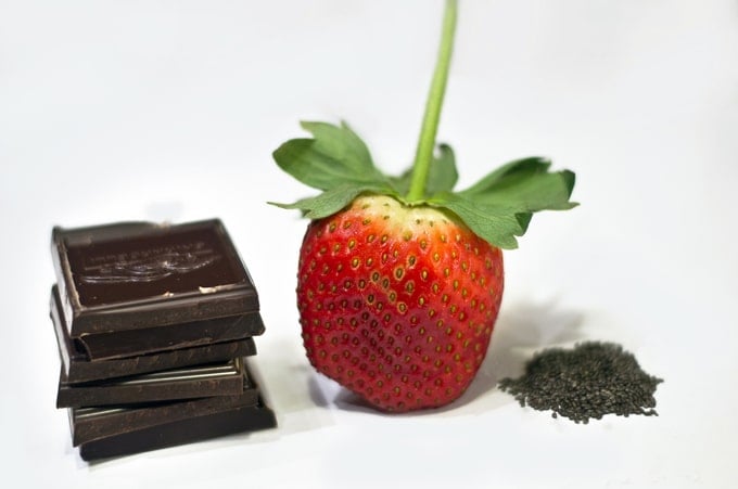 In honor of Valentine's Day, here's a heart healthy Chocolate Covered Strawberry recipe to make for your loved one today!