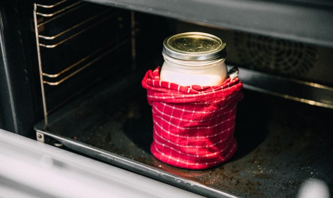 Keeping yogurt warm in jar in oven