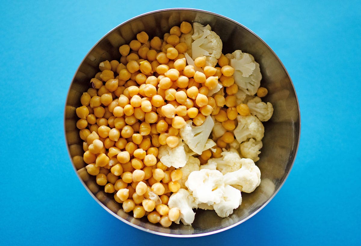 Chickpeas and cauliflower in a bowl.