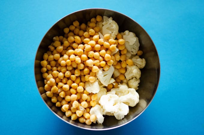 Chickpeas and cauliflower in a bowl