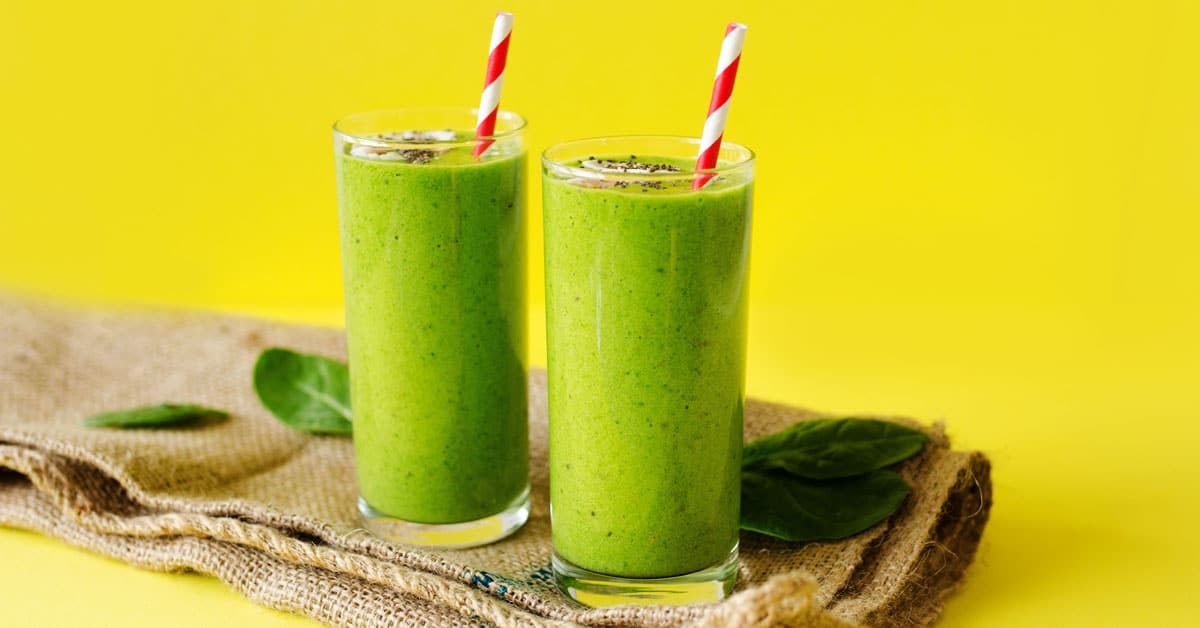How To Make A Green Smoothie (Easy Guide for Beginners!)
