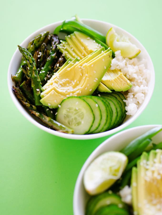 This Green Goddess Sushi Bowl recipe takes everything good about sushi and turns it into a hassle-free, mouth-wateringly delicious bowl.
