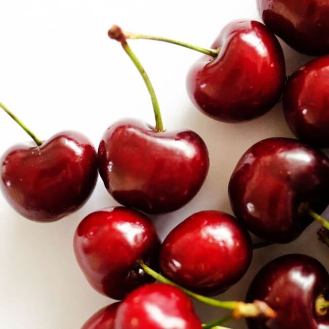 9 cherry benefits that will make you want a handful right now, including a whole host of health benefits, a bunch of delicious varieties, and easy flavors to pair with them.