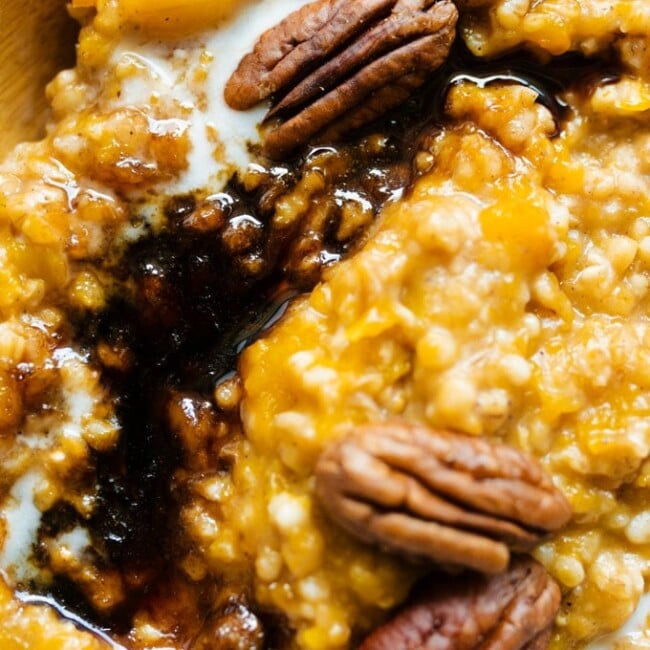 Looking for a bone-warming fall breakfast recipes that’s as easy as it is tasty? This Crockpot Steel Cut Oatmeal with Butternut Squash is your answer, filling your house with the warm aroma of autumn and cooking into creamy perfection while you sleep!