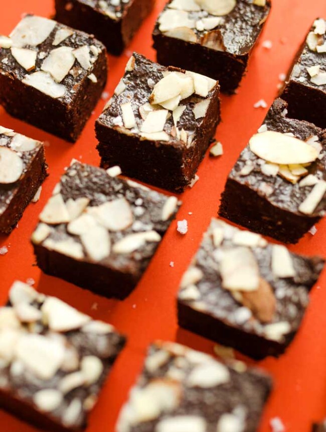 Chocolate Vegan Fudge (No Cook, Ready in 15 Minutes)