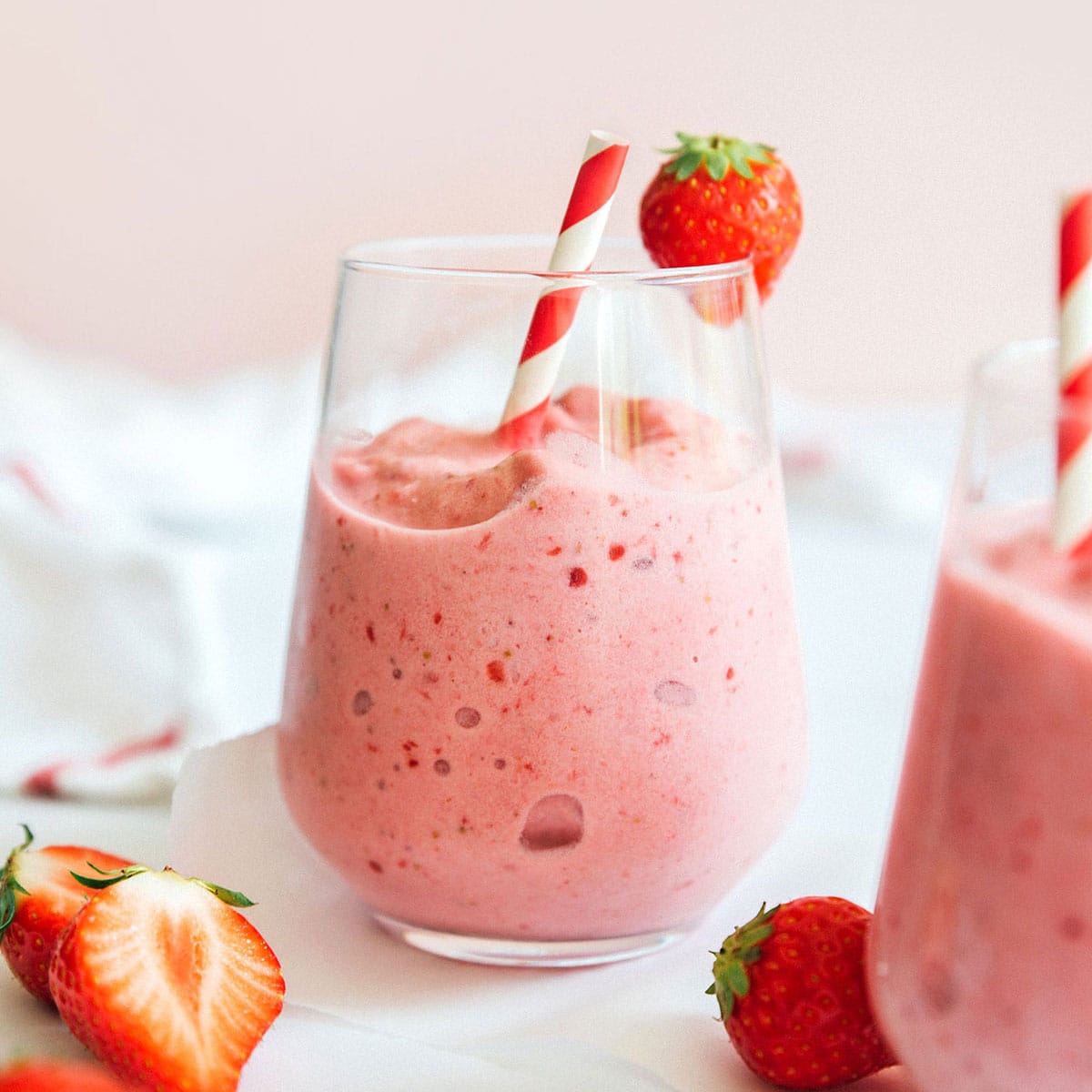 Healthy Strawberry Smoothie (160 Calories)