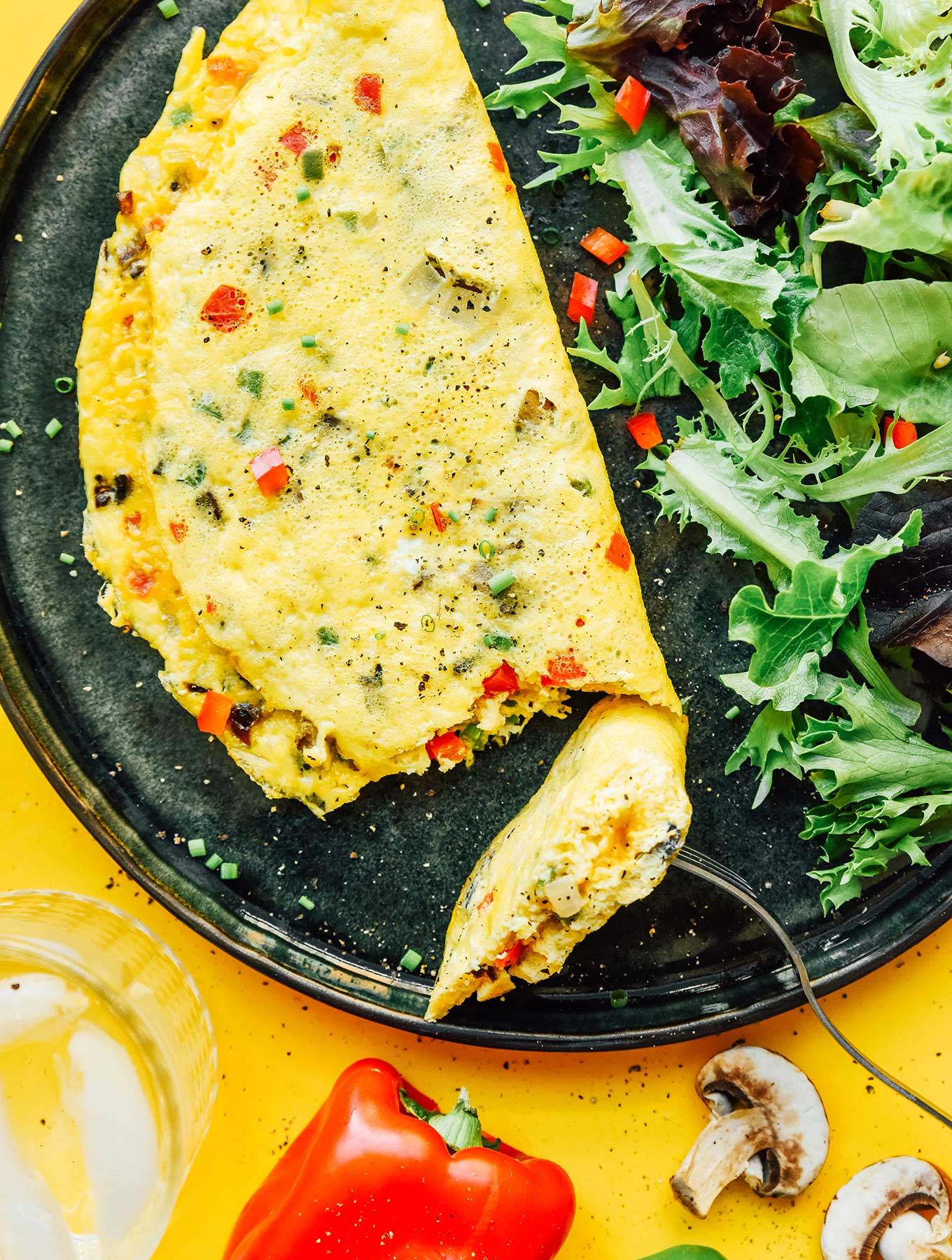 https://www.liveeatlearn.com/wp-content/uploads/2020/12/vegetarian-denver-omelette-vert.jpg