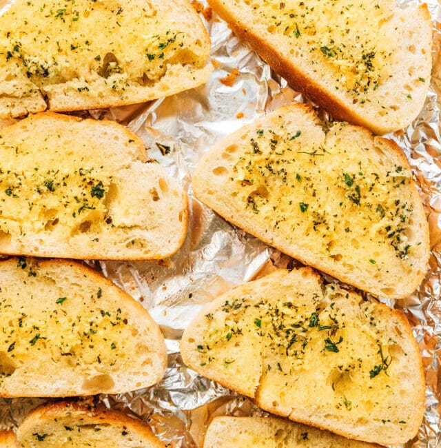 cropped-vegan-garlic-bread-vert2.jpg