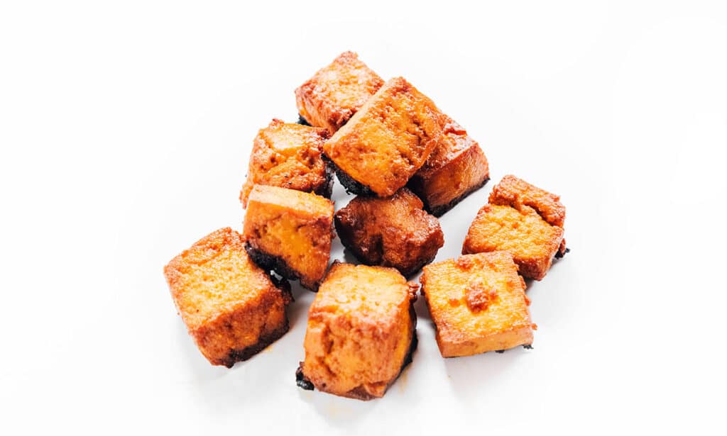 Cooked tofu cubes flavored with smoky bacon marinade.