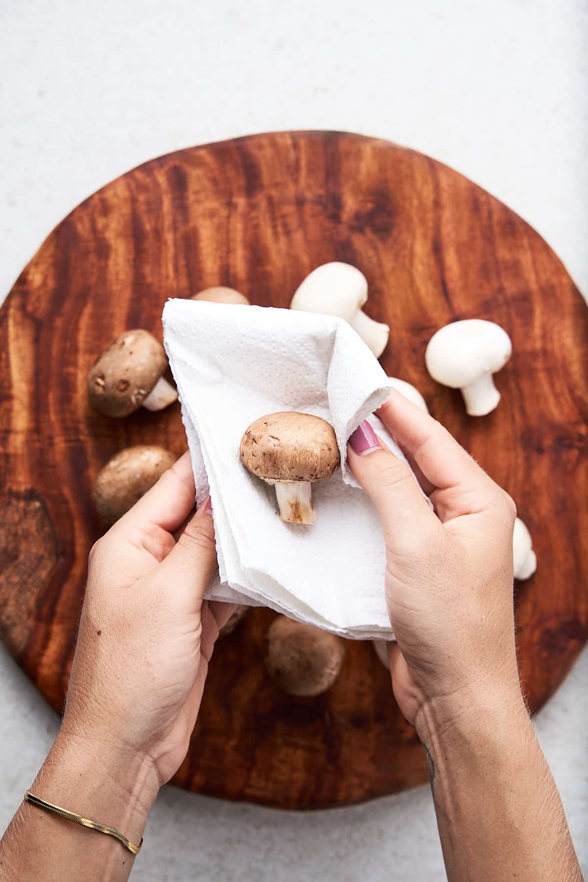 Washing a mushroom with paper towel