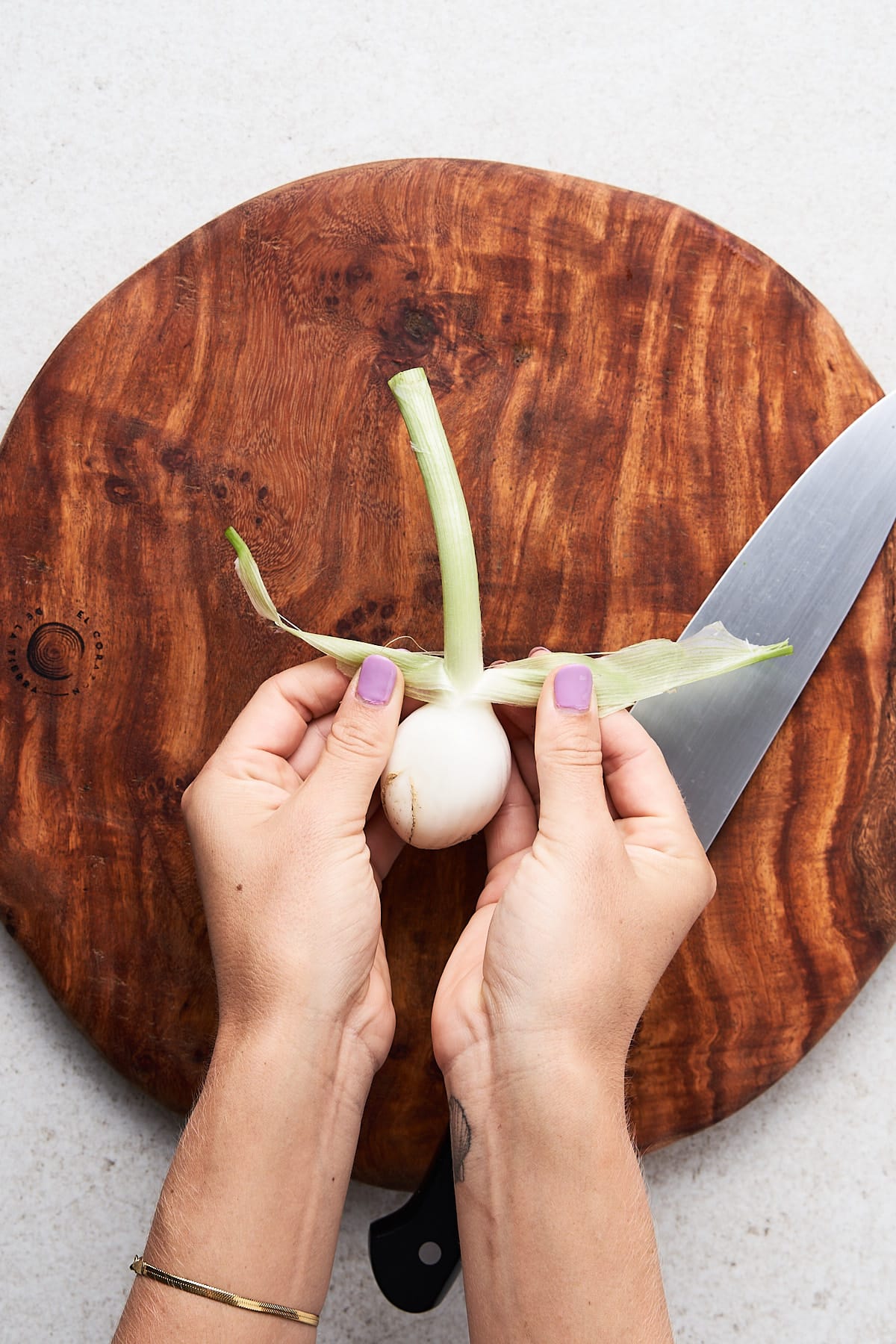 Peeling a spring onion