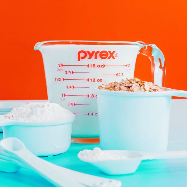 Pyrex measurement and dry cup measurements on colorful background.