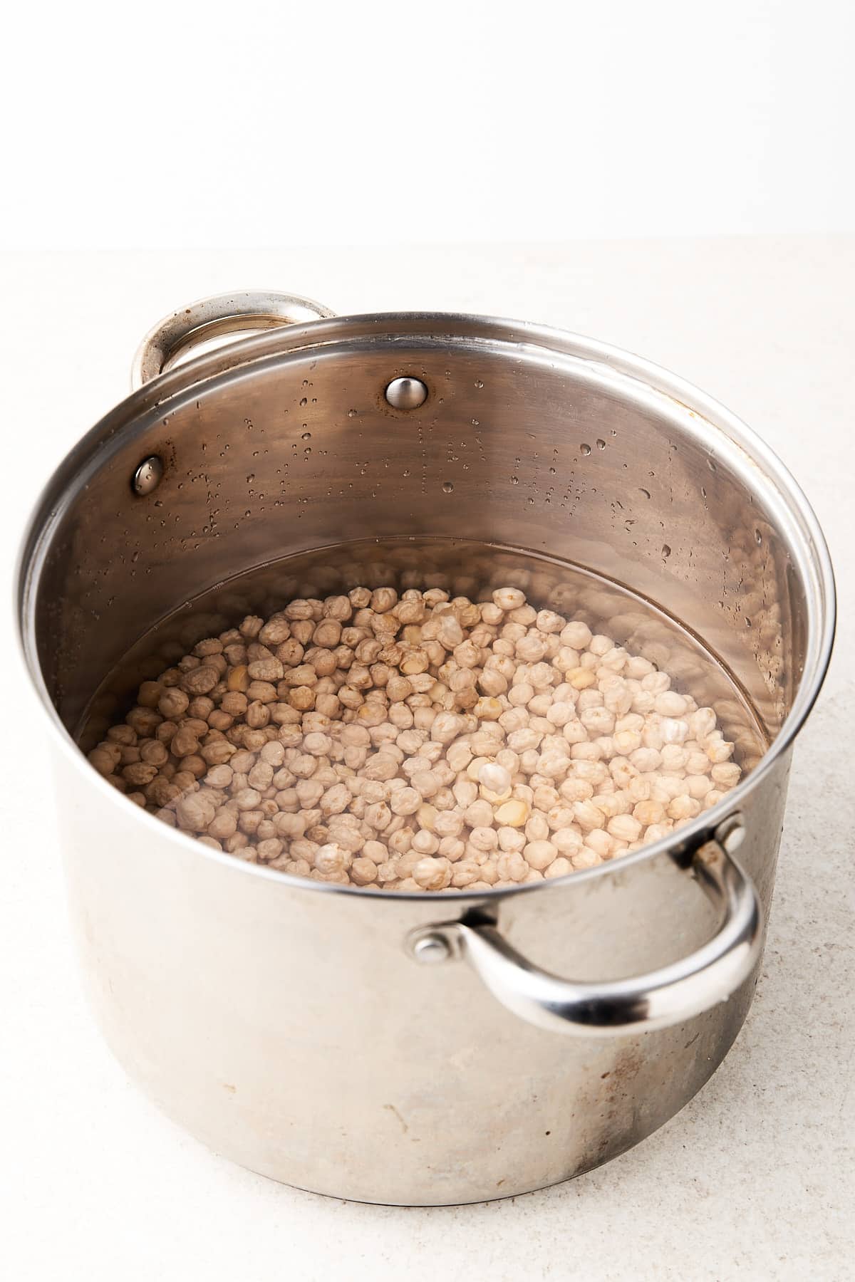 Chickpeas in a stockpot.