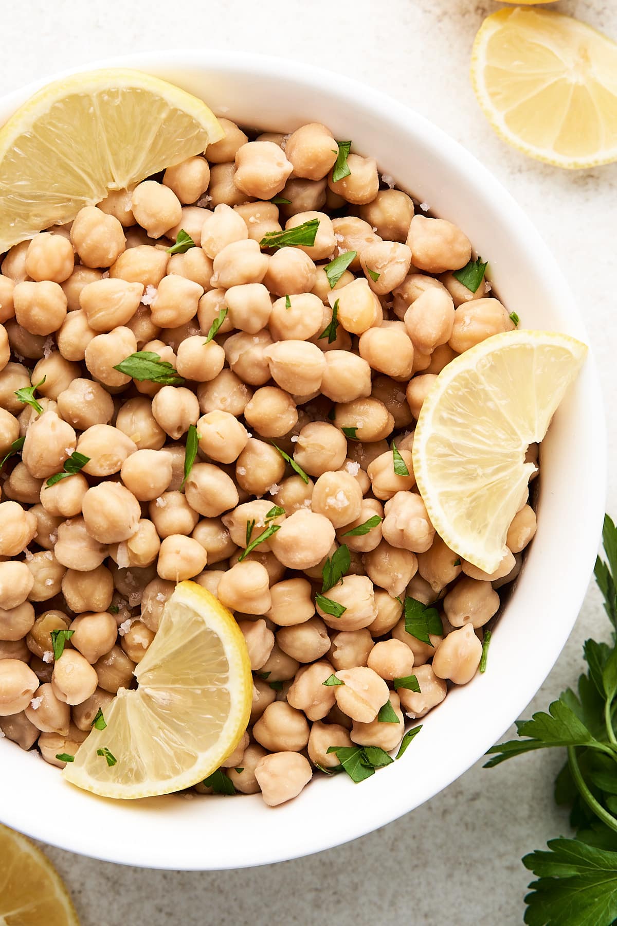 Cooked chickpeas in a bowl.