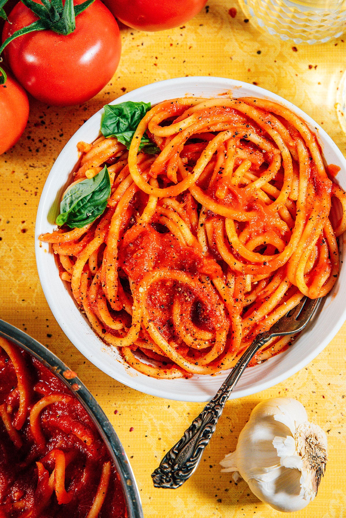 Tomato sauce with spaghetti noodles.