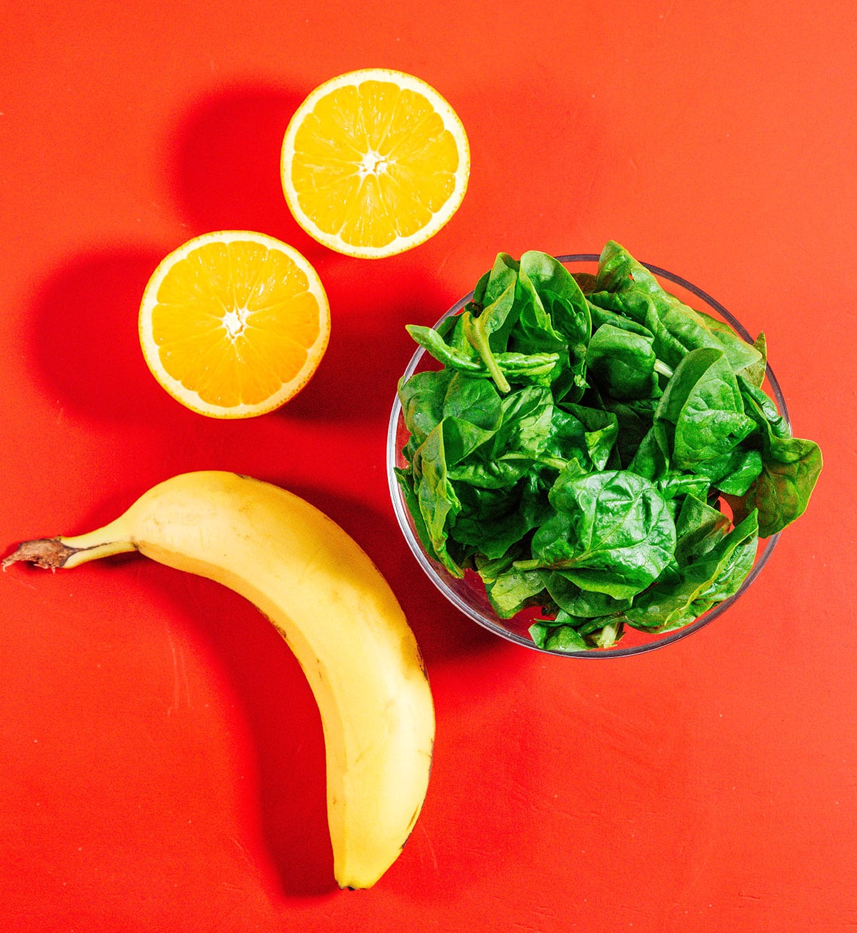 Ingredients to make a spinach smoothie.