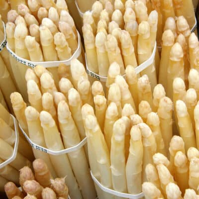 Bunches of white asparagus.