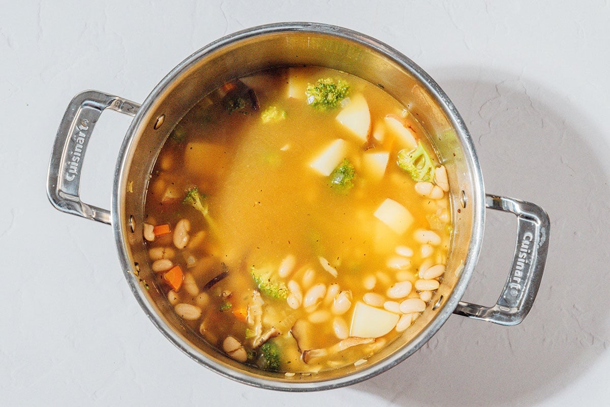 Bean soup in a pot.