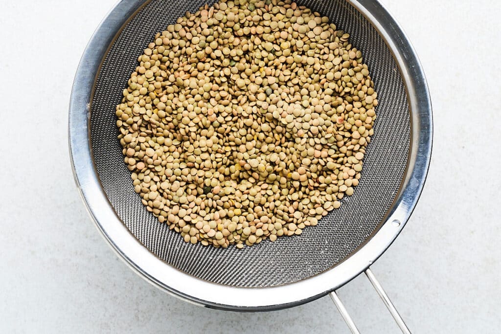 Rinsing lentils.