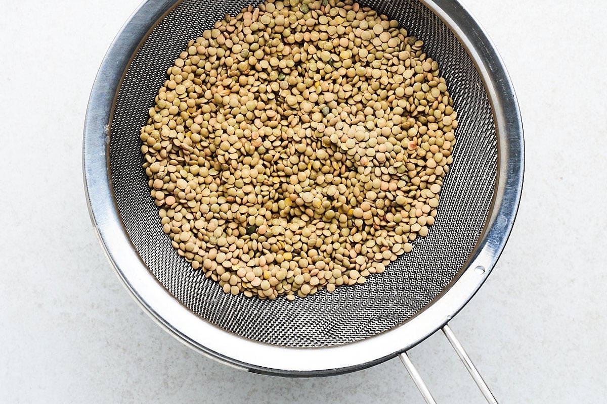 Rinsing lentils.