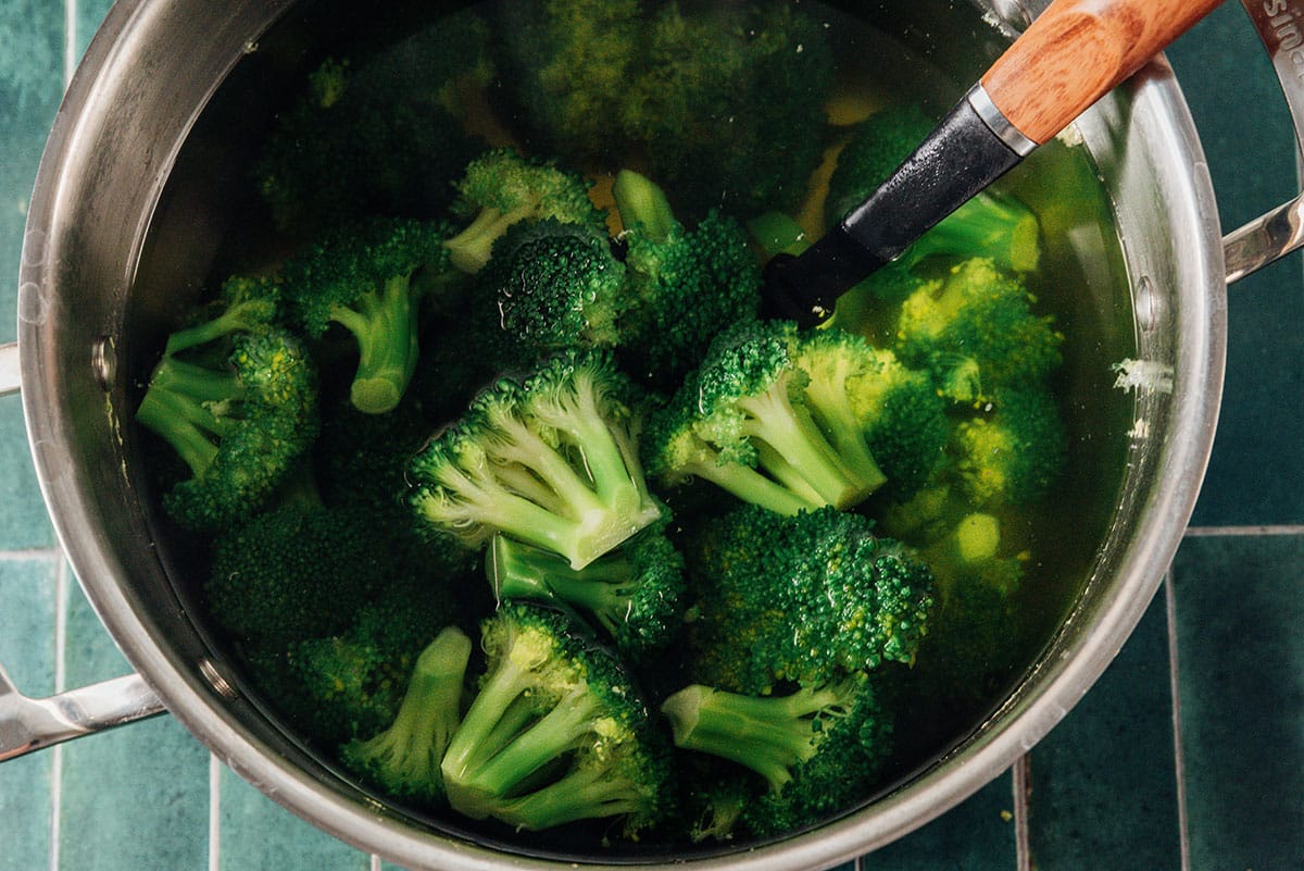 Boiling broccoli.