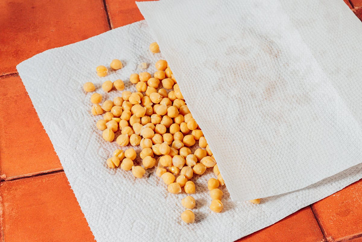 Drying chickpeas with paper towels.